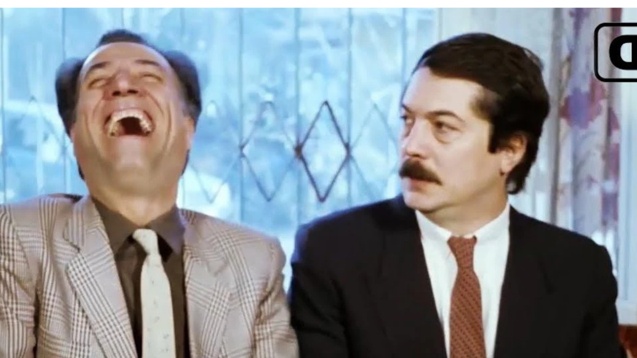Gülen Adam Filmi Kemal Sunal'ın Efsanevi Gülüşüyle Yıllara Meydan Okuyan Bir Başyapıt 3