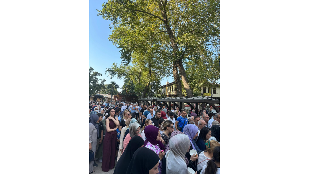 Aşav'dan Şehitler İçin Anlamlı Aşure Etkinliği Ulu Cami Avlusunda Binler Bir Araya Geldi! 2