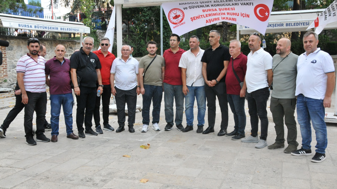 Aşav'dan Şehitler İçin Anlamlı Aşure Etkinliği Ulu Cami Avlusunda Binler Bir Araya Geldi!4