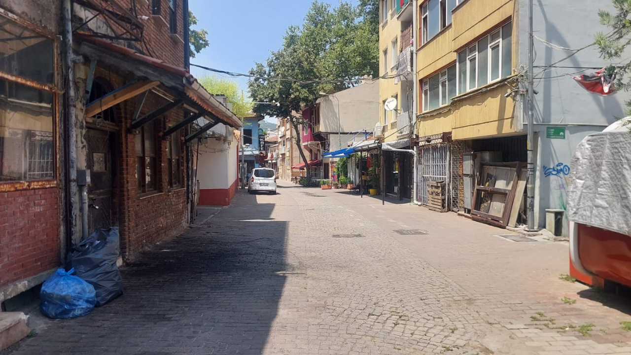 Bursa Altıparmak'ta Sakarya Caddesi İsyanı Muhtar Polat'tan Yetkililere Acil Çağrı! %22Tarihi Cadde Talan Ediliyor!%22 4