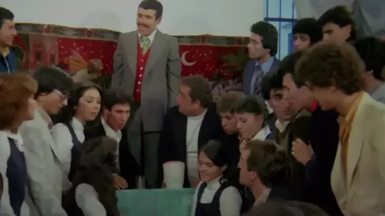 Hababam Sınıfı Dokuz Doğuruyor Konusu, Oyuncuları Ve Çekildiği Yer! Serinin Farklı Yüzü 2