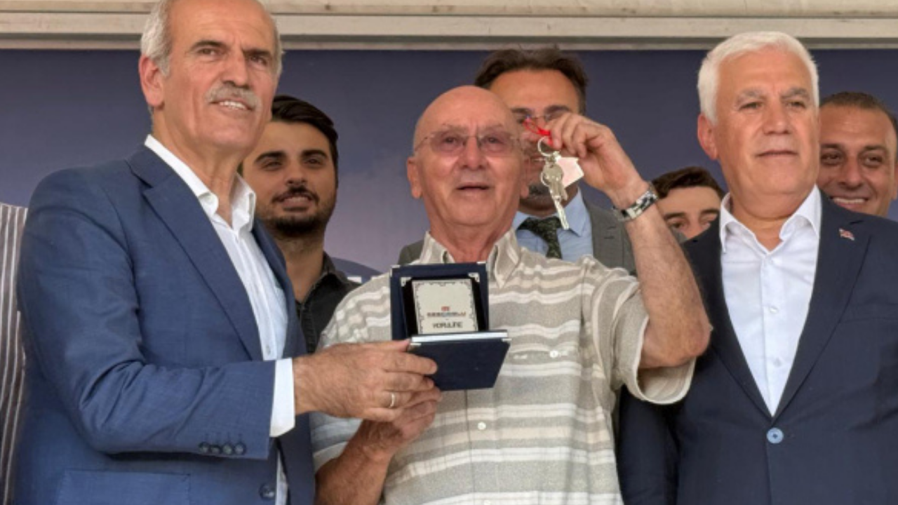 Bursa'da Mescioğlu İnşaattan Dönüşümde Büyük Adım 1050 Konutlar Projesi Tamamlandı, Anahtarlar Teslim Edildi3