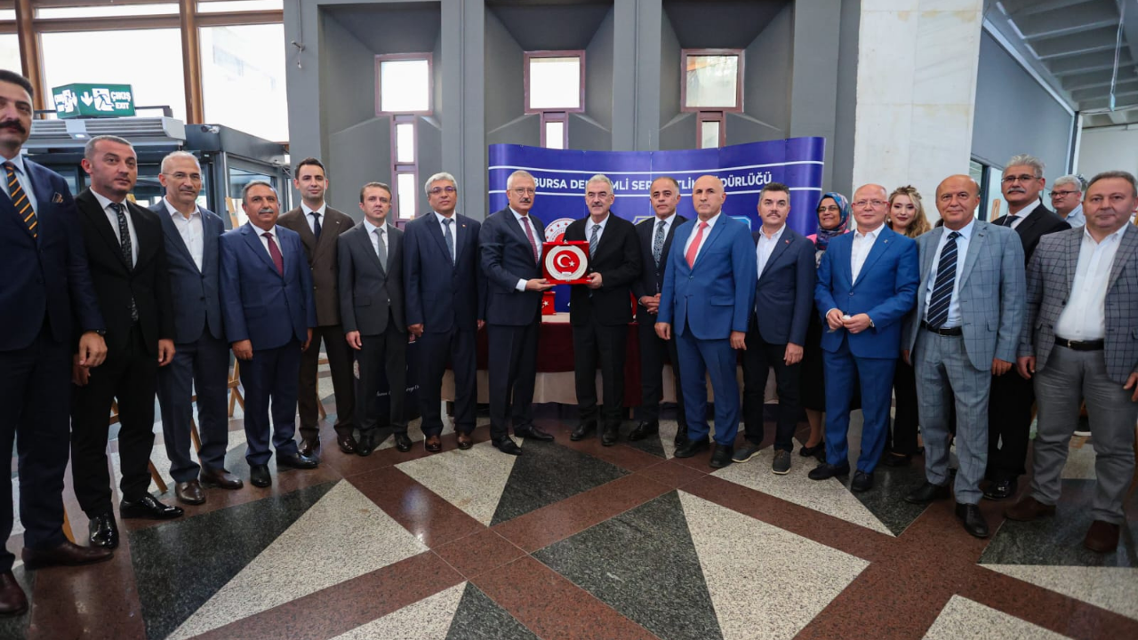 Bursa Adliyesi'nde Anlamlı Sergi Denetimli Serbestlik Yükümlülerinin Eserleri Sergilendi 2
