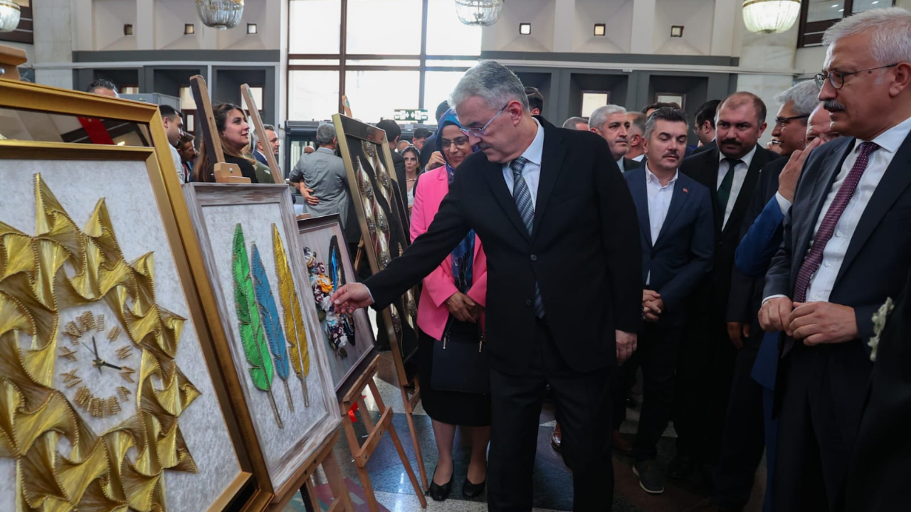 Bursa Adliyesi'nde Anlamlı Sergi Denetimli Serbestlik Yükümlülerinin Eserleri Sergilendi 3