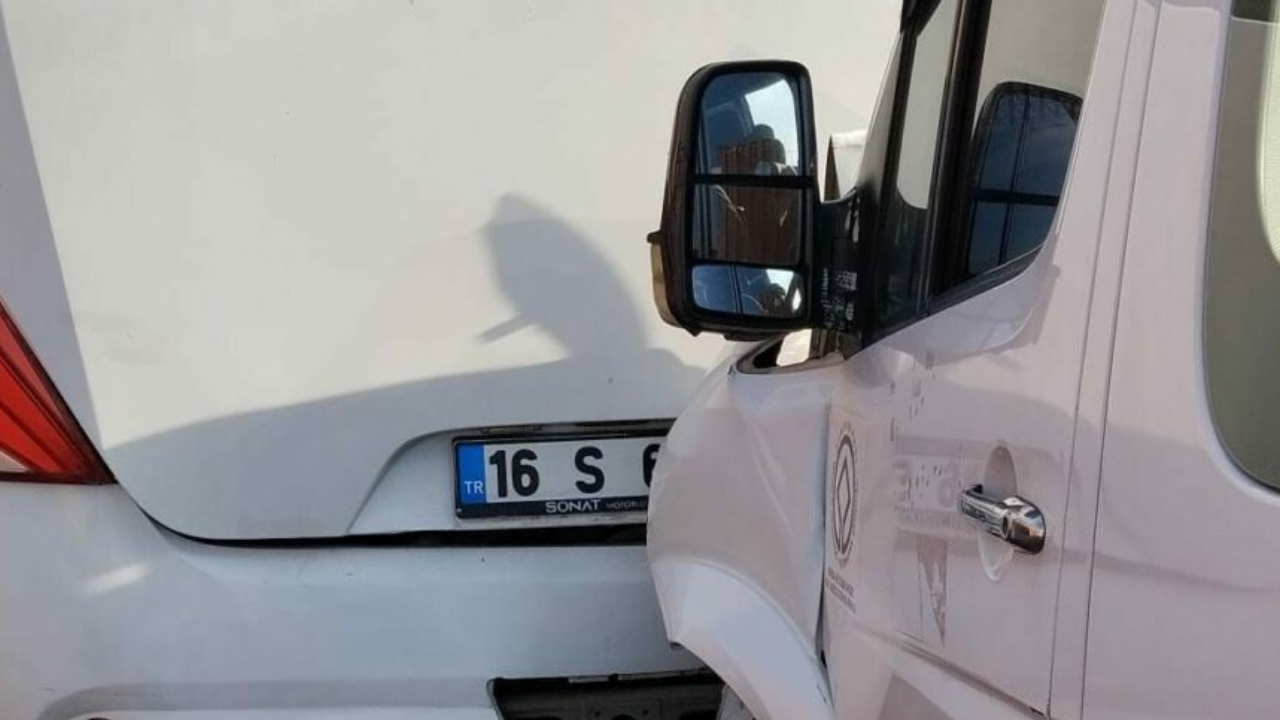 Bursa Gemlik'te Zincirleme Kaza İşçi Servisleri Ve Tır Çarpıştı, 9 Yaralı Hastanede! 2