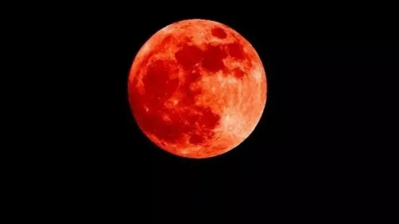 Gökyüzünde Nadir Görülen Olay Son 3 Yılın En Uzun Kanlı Ay Tutulması! 2