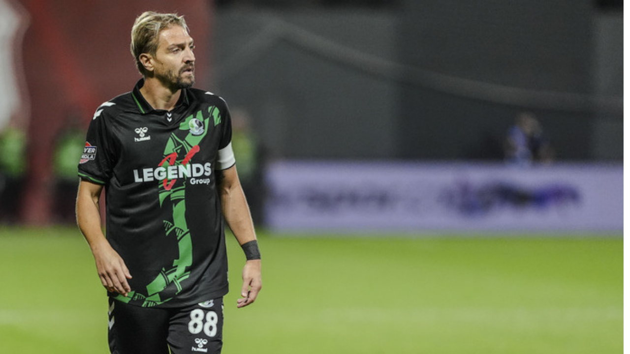 Sakaryaspor Maçında Şok Olay Caner Erkin'den Takım Arkadaşına Tokat Ve Kırmızı Kart! 2