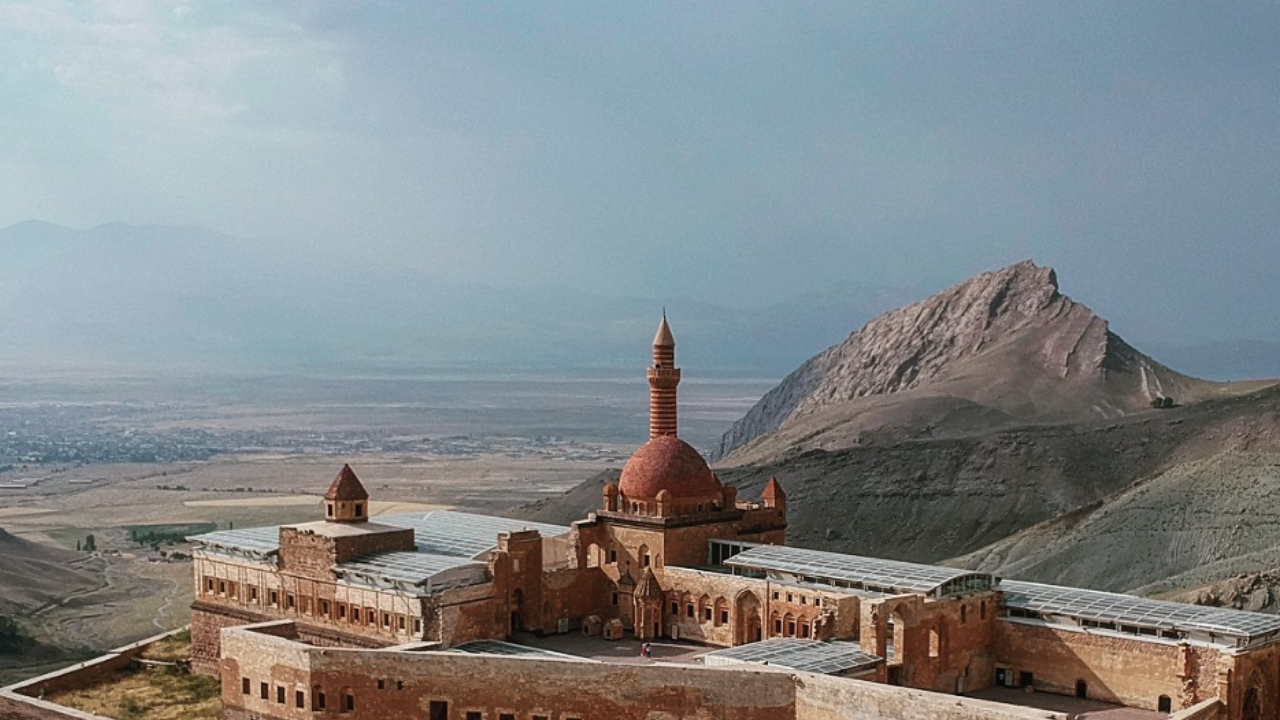 Anadolu'nun Çatısı'nda Bir Mimari Şaheser İshak Paşa Sarayı'nın Gizemli Tarihi Ve Eşsiz Mimarisi2