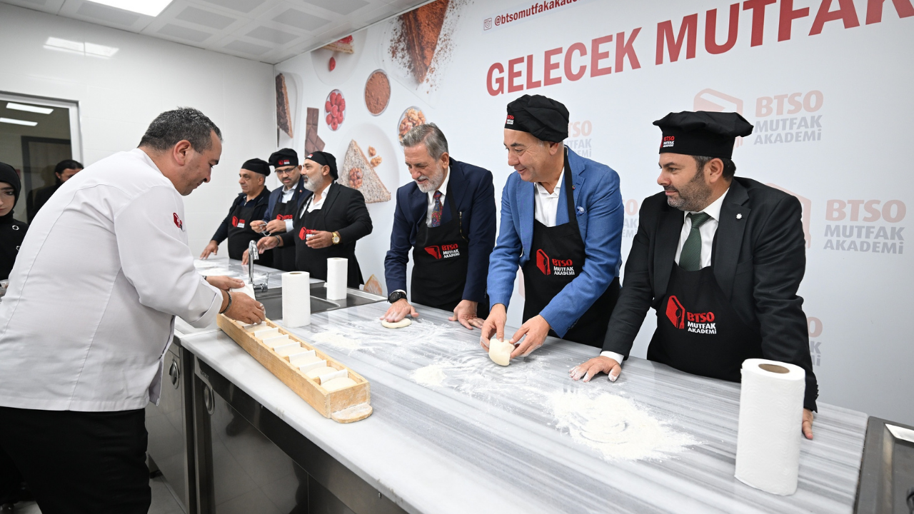 Bursa'da Yesi̇def'ten Btso Mutfak Akademi’ye Tam Not! 'Bölgenin En Büyük Eğitim Mutfağı' Övgüsü 4