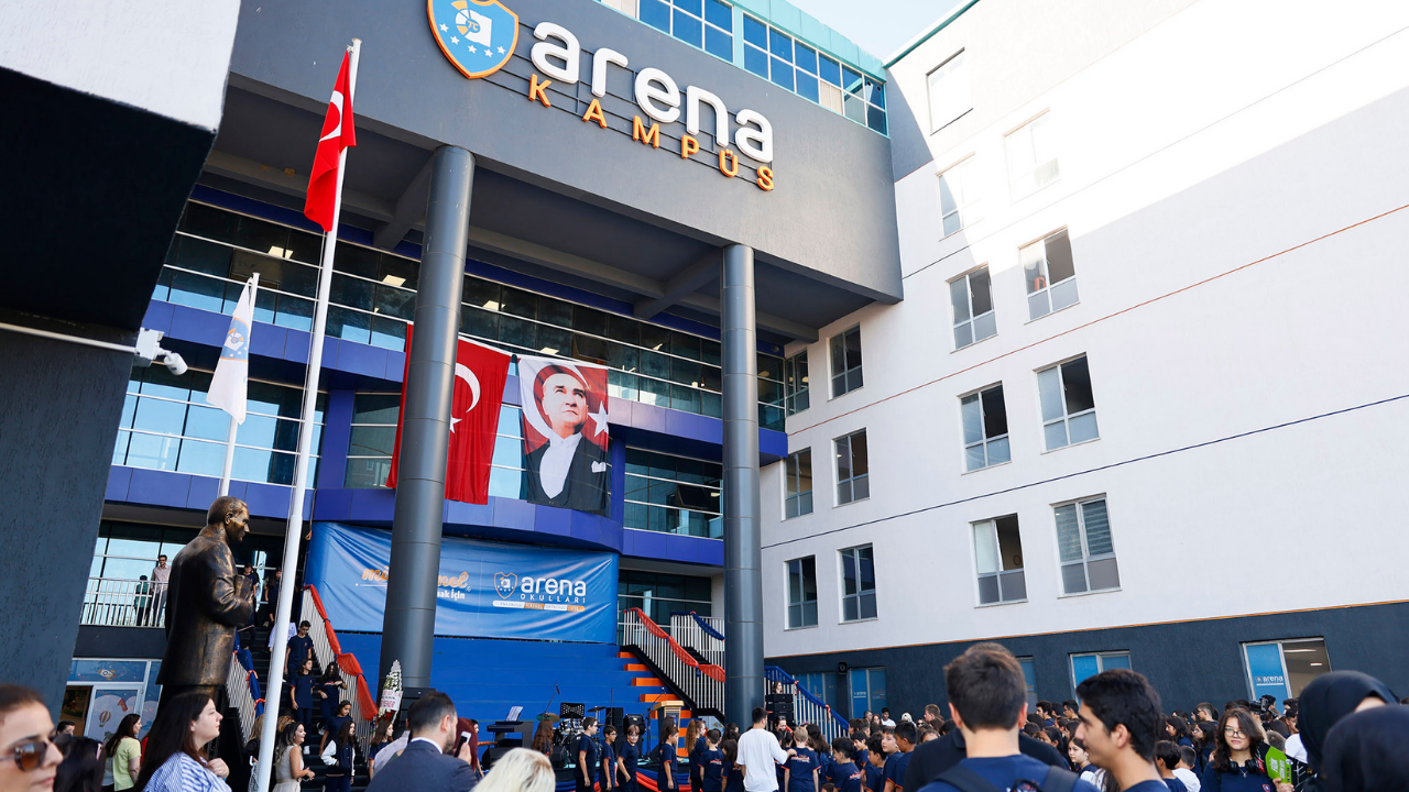 Arena Eği̇ti̇m Kurumlari'ndan Bi̇li̇nçli̇ Ebeveynli̇ğe Büyük Destek %22Anne Baba Okulu%22 8 Kasim'da Başliyor2