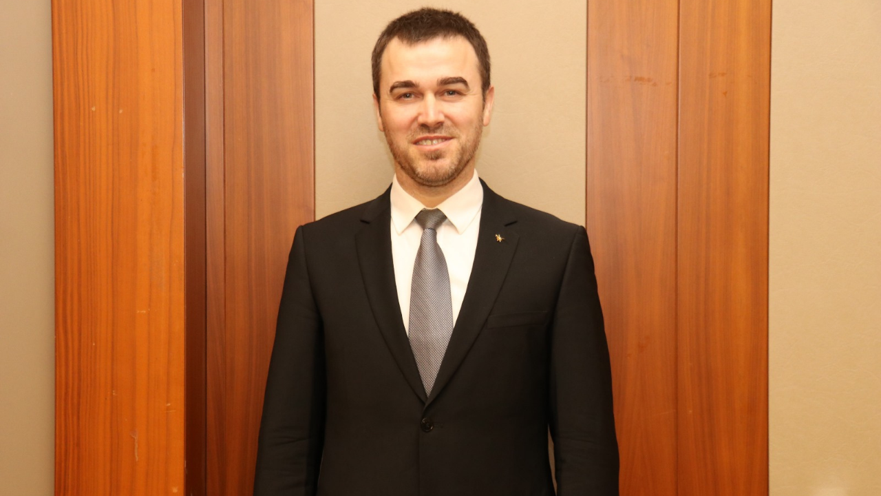 Bursa Di̇ş Heki̇mleri̇ Odasi Seçi̇mi̇nde Sular Isiniyor Yeni̇li̇k Grubu Adaylarini Duyurdu!4