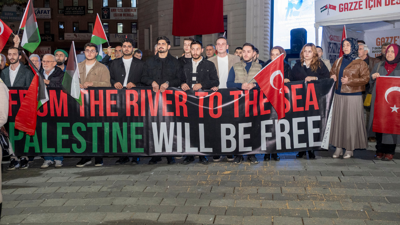 Bursa Gönüllü Kuruluşlar Platformu’ndan Gazze’ye Destek Çağrisi Zulme Sessi̇z Kalmak, İnsanlik Onuruna İhanetti̇r”4
