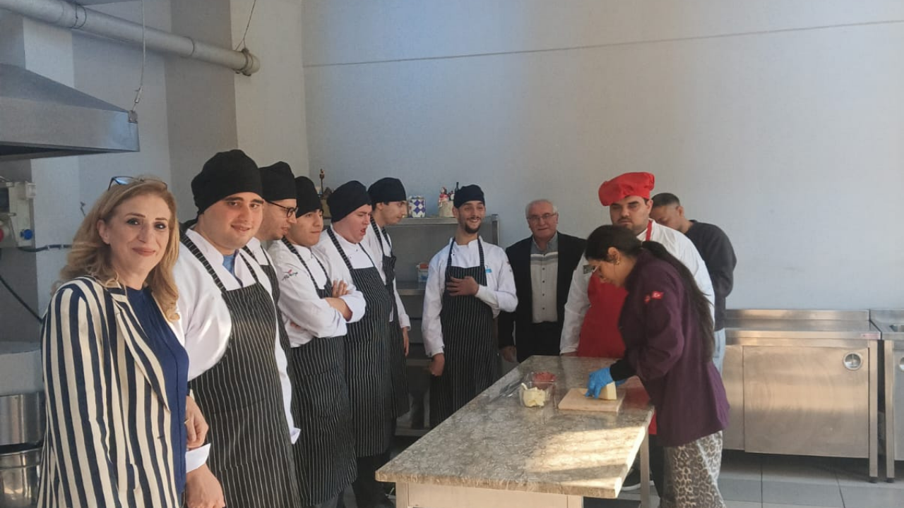 Oti̇zmli̇ Gençleri̇n Geleceği̇ne Umut Meslek Edinme Projelerine Dev Destek!2