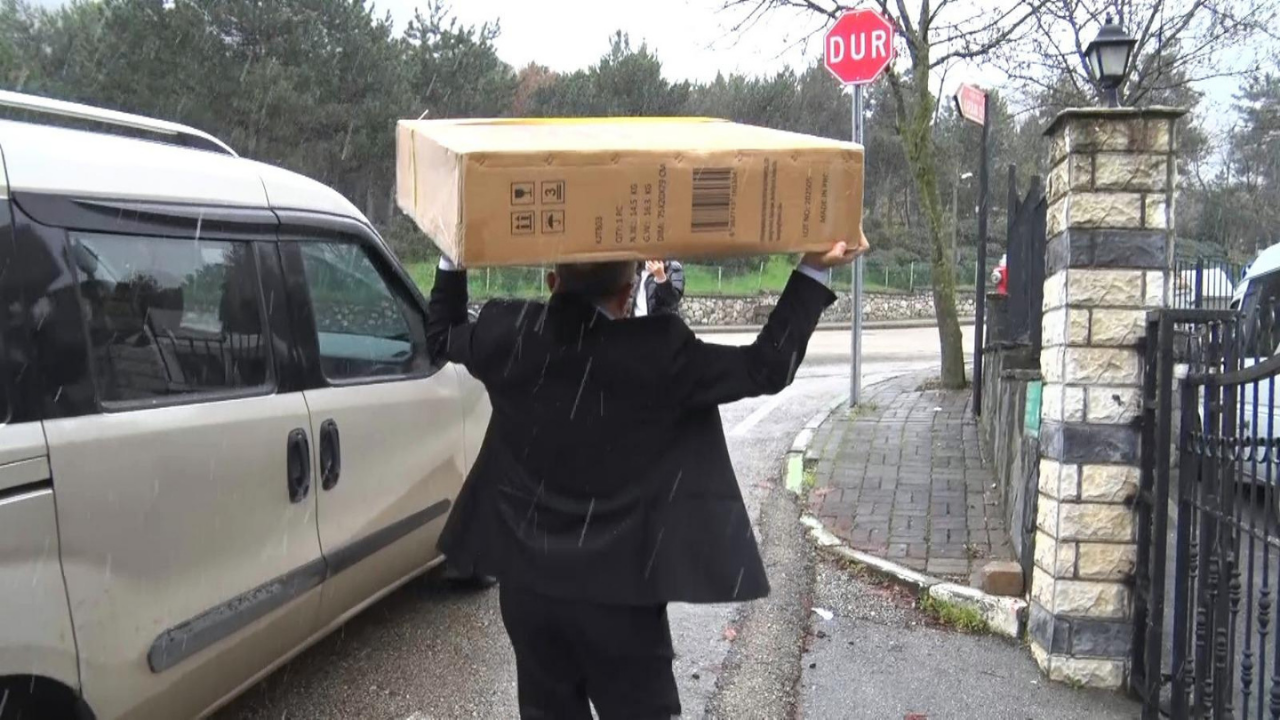 Bursa’da Karlı Havada Yürekleri Isıtan Yardım İhtiyaç Sahibi Vatandaşlara Şefkat Eli!2