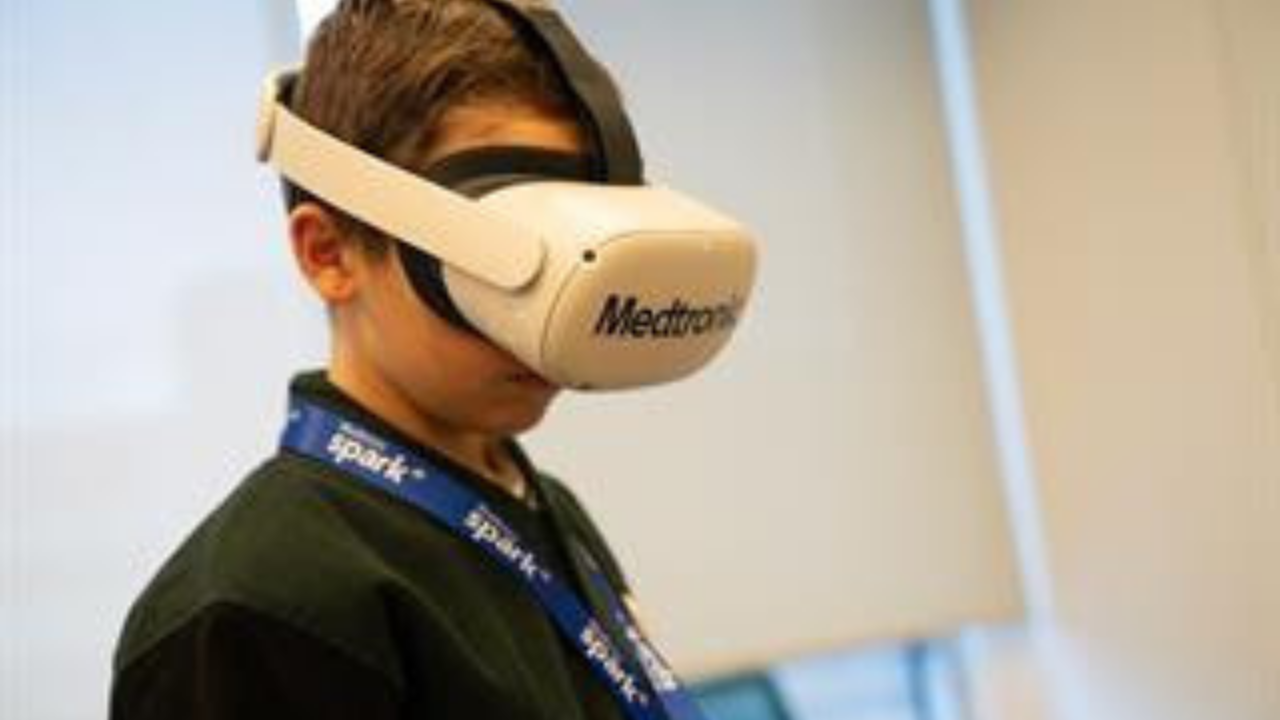 Medtronic Spark Türkiye Darüşafakalı Çocuklara İlham Veren Teknoloji Ve Gelecek Etkinliği2