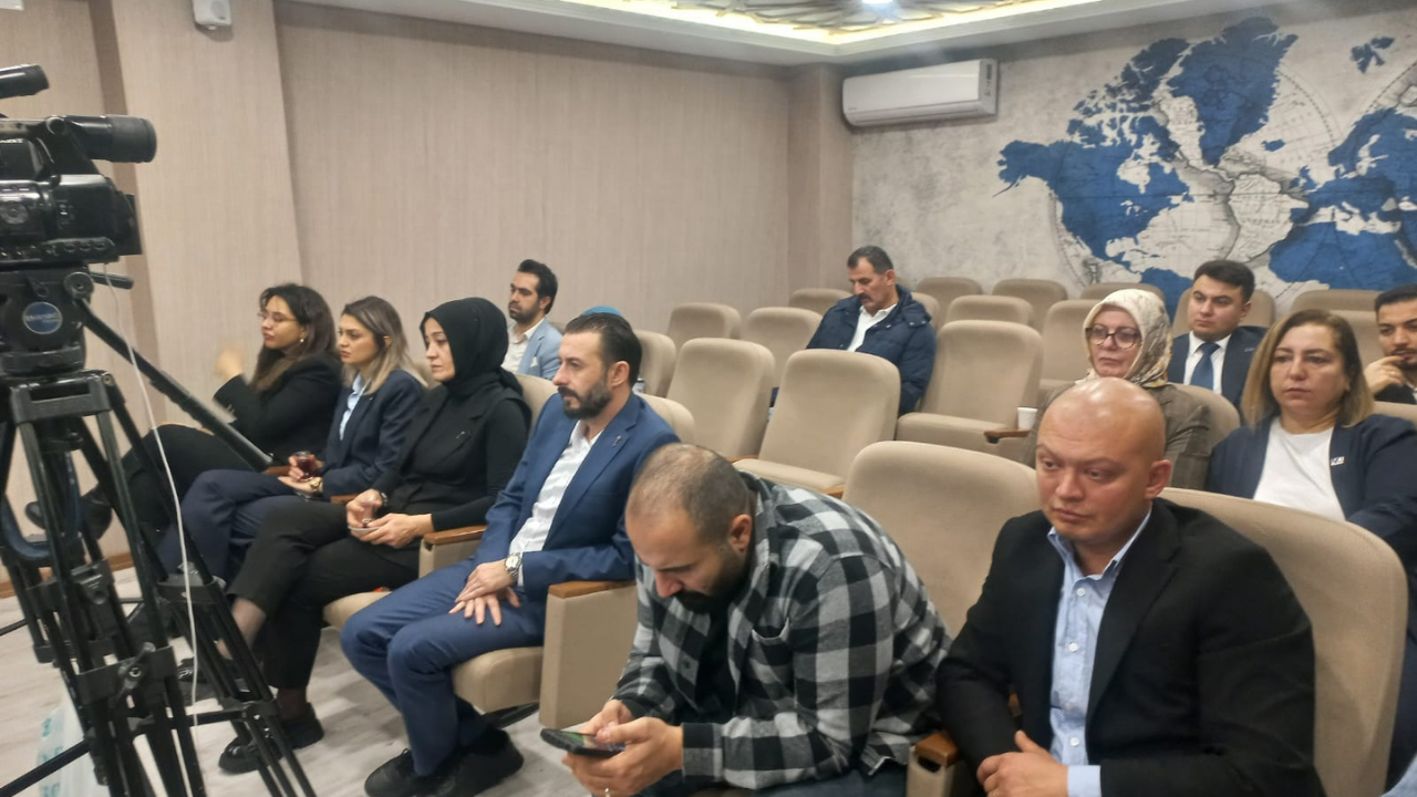 Anahtar Parti̇ Bursa İl Başkani ''Bursa, Hak Etti̇ği̇ni̇ Alamiyor''10