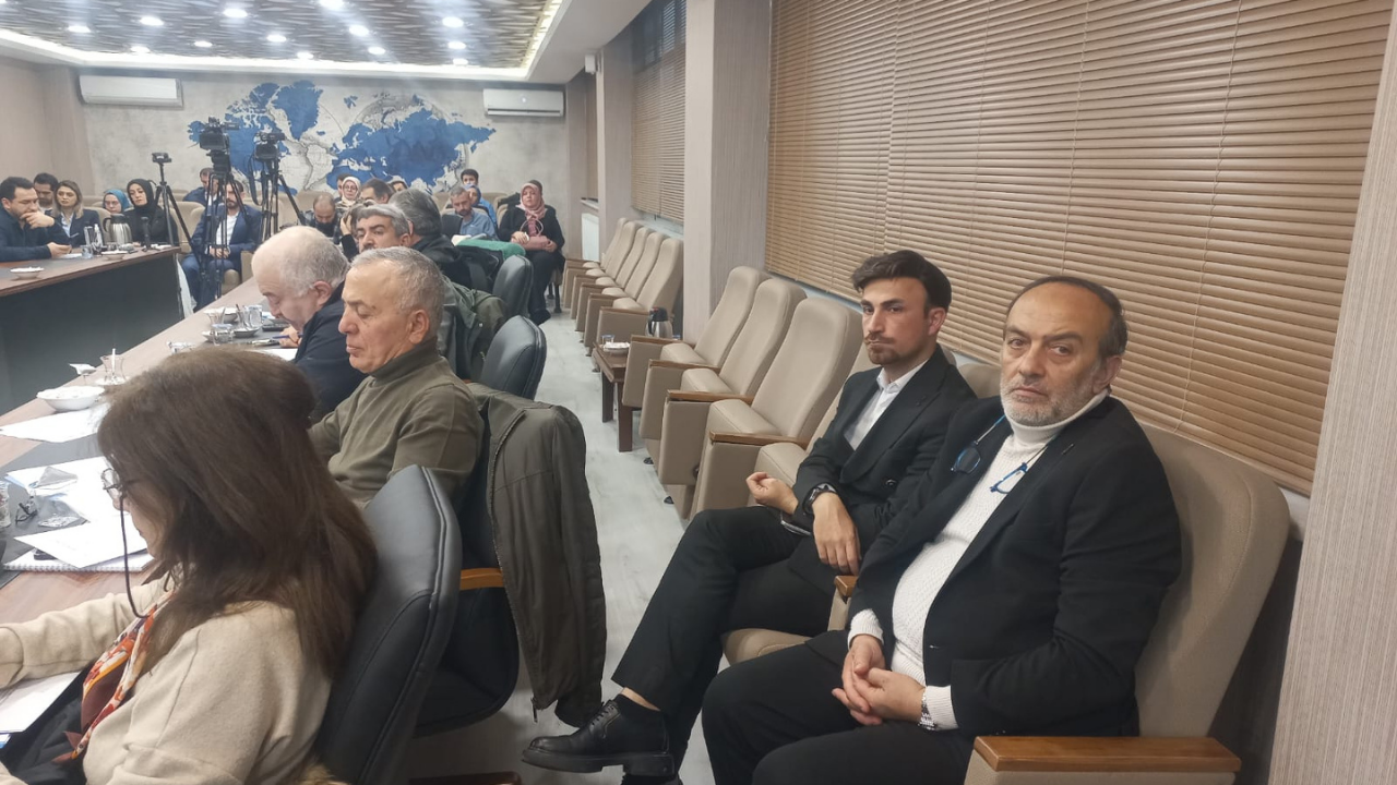 Anahtar Parti̇ Bursa İl Başkani ''Bursa, Hak Etti̇ği̇ni̇ Alamiyor''12