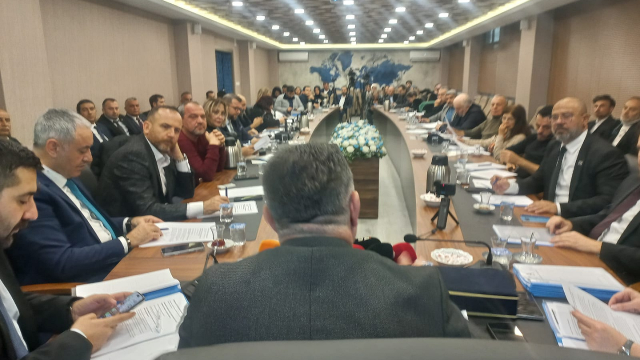 Anahtar Parti̇ Bursa İl Başkani ''Bursa, Hak Etti̇ği̇ni̇ Alamiyor''14