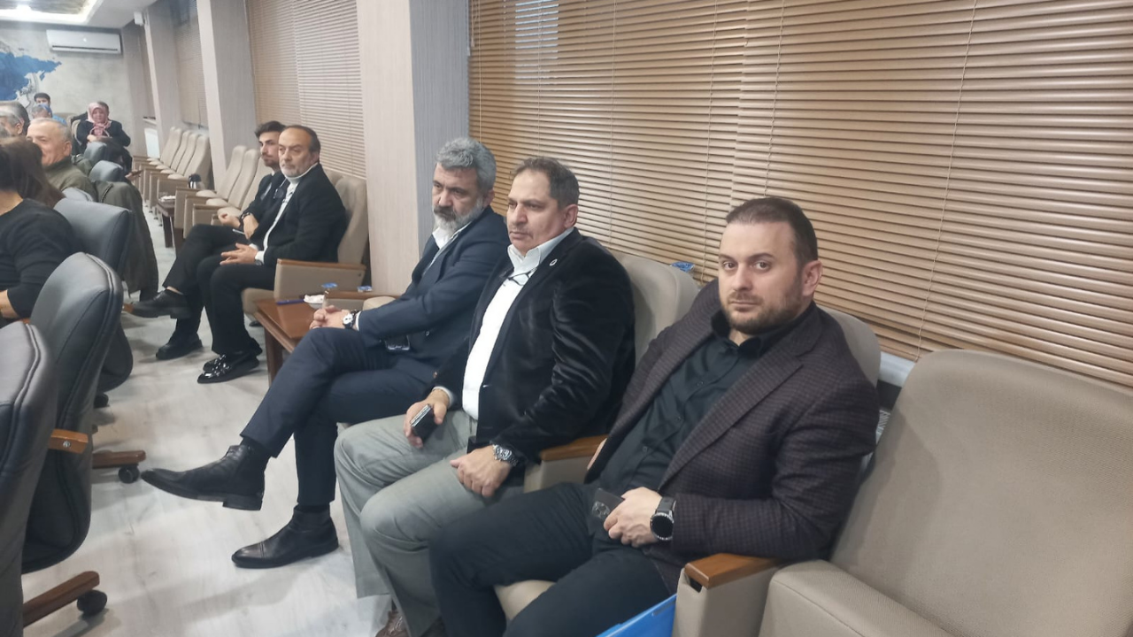 Anahtar Parti̇ Bursa İl Başkani ''Bursa, Hak Etti̇ği̇ni̇ Alamiyor''6