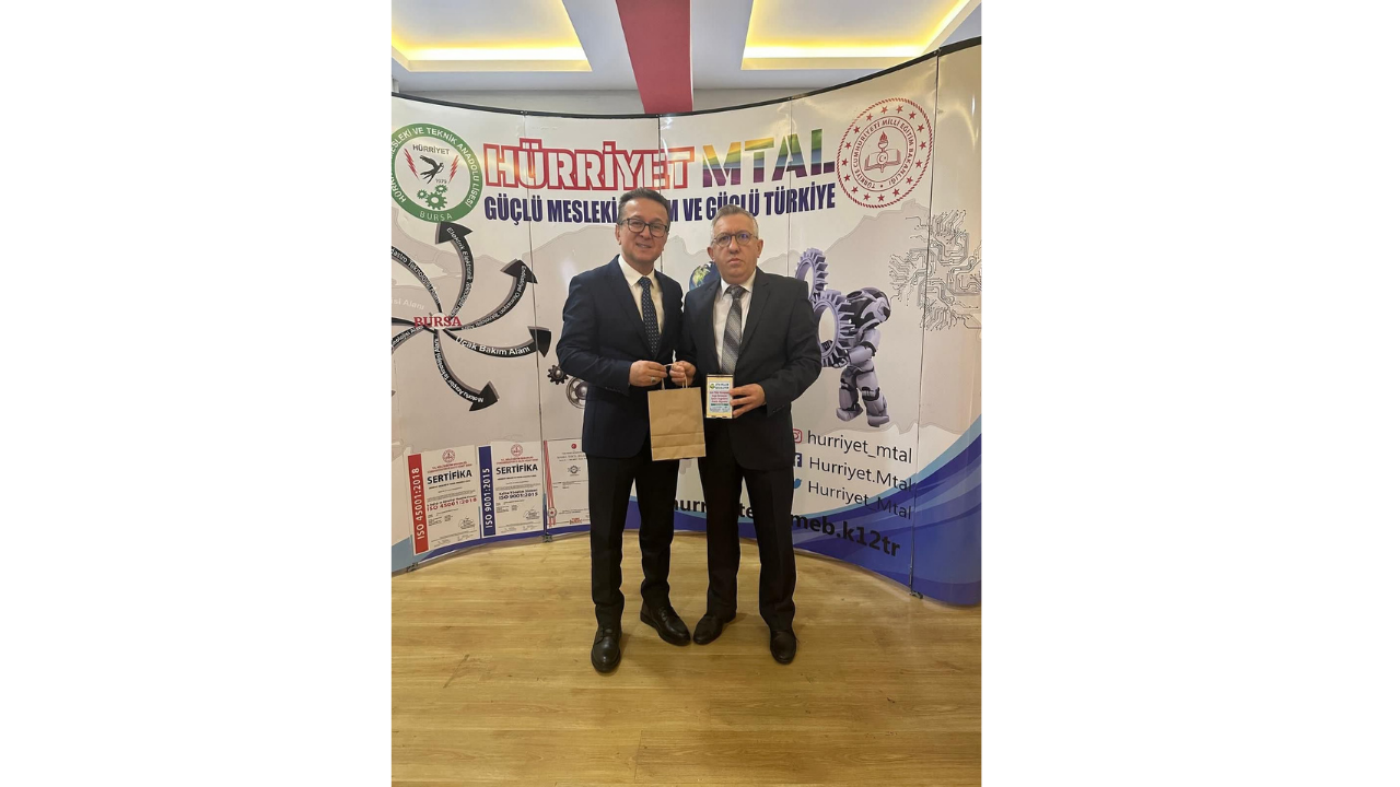 Bursa'da Liseliler Atık Pilleri Dönüştürerek Örnek Oluyor2