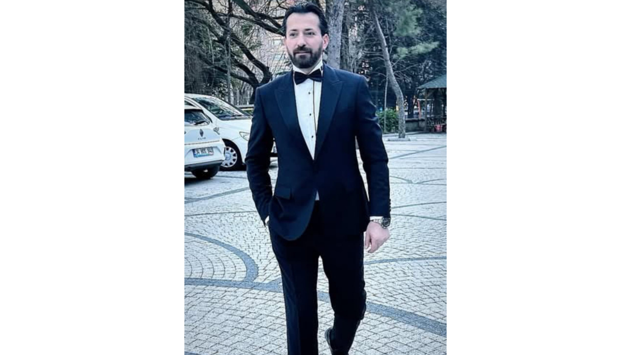 Uzak Şehir Boran Kimdir? Burç Kümbetlioğlu'nun Hayatı Ve Kariyeri2