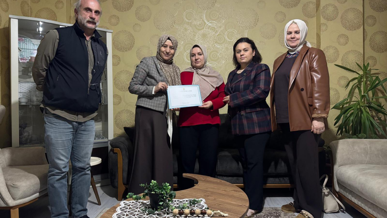 Ak Kadın Bursa’dan 5 Ayrı Hanede İftar Ziyareti2