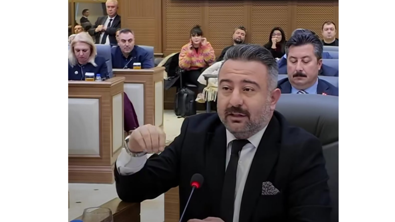 Sinan Kahraman’dan Mustafa Bozbey’e “Trump” Benzetmesi