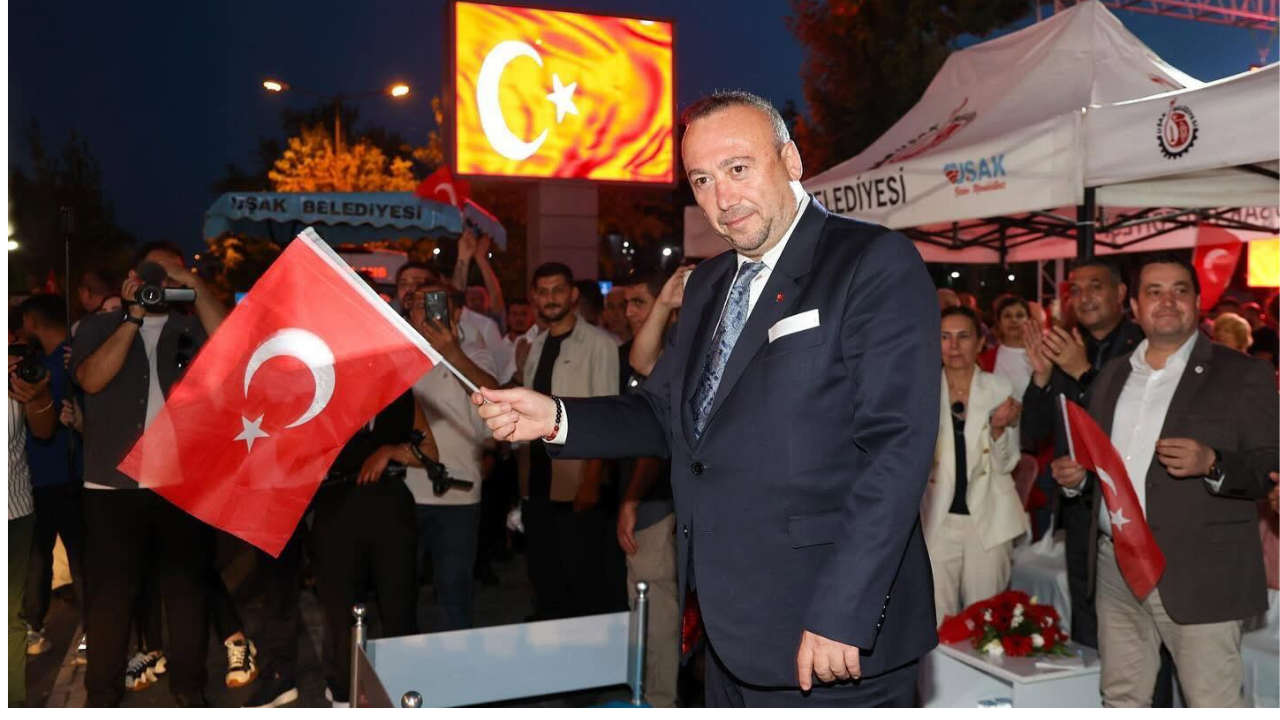 Uşak Belediye Başkanı Özkan Yalım kimdir? Evli mi? Neden gözaltına alındı?