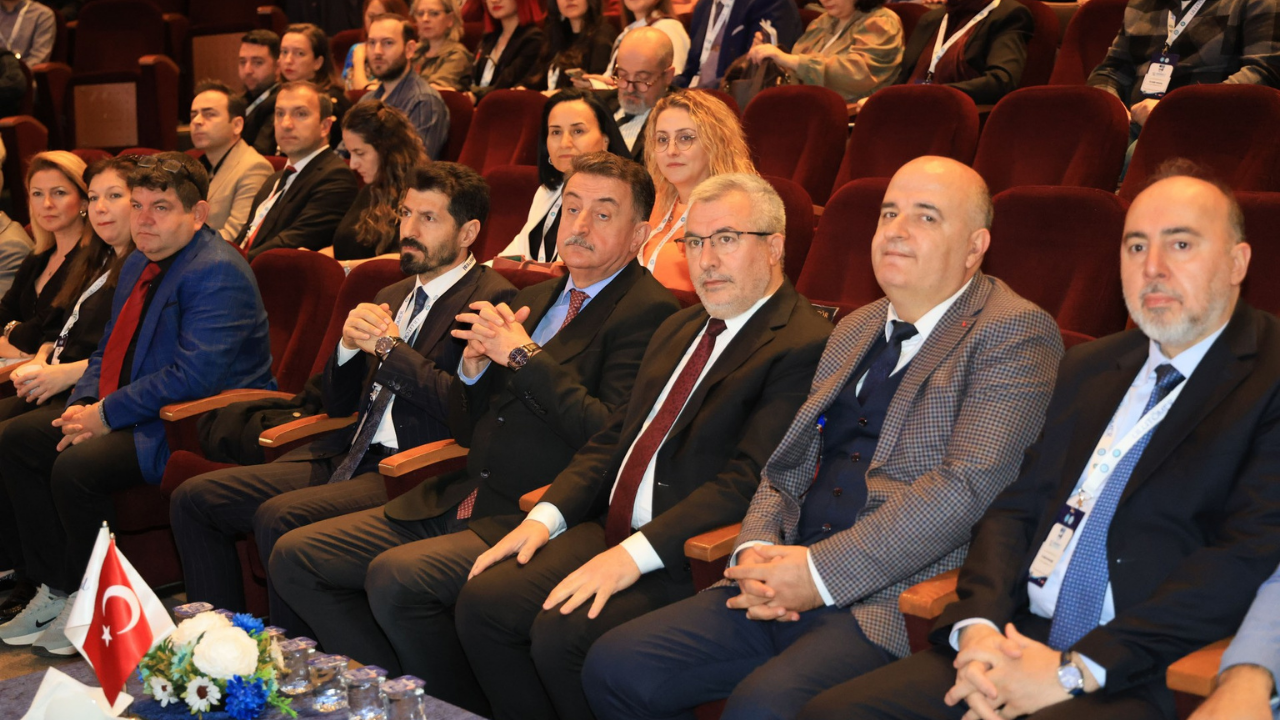 Bursa Uludağ Üniversitesi'nde Türkçenin geleceği konuşuldu