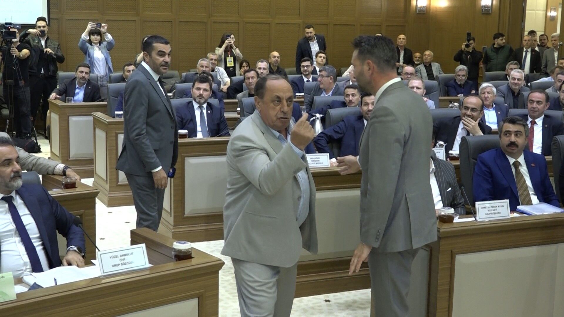 BUSKİ Genel Kurulu’nda Su İndirimi Tartışması