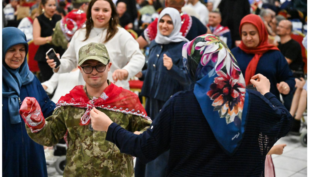 Engelliler Haftası’nda Duygulandıran Gece Temsili Askerlik Kına Töreni Bursa’da Yapıldı2