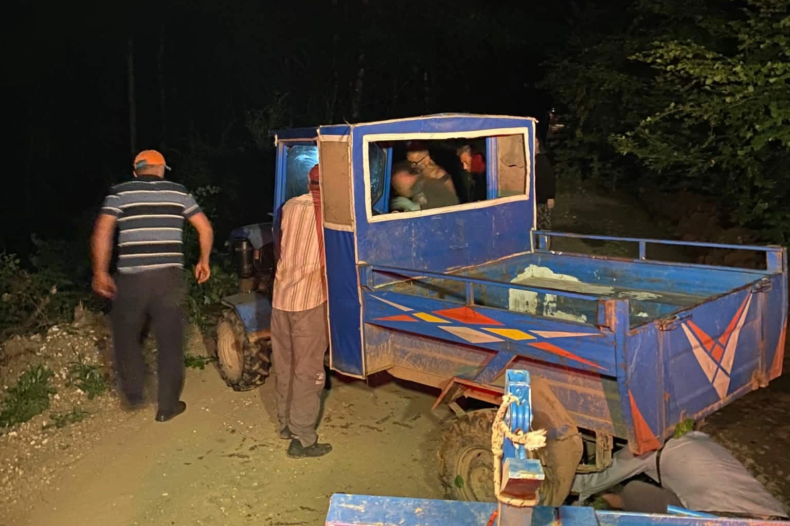 Düzce Yığılca'da pat pat şarampole uçtu!