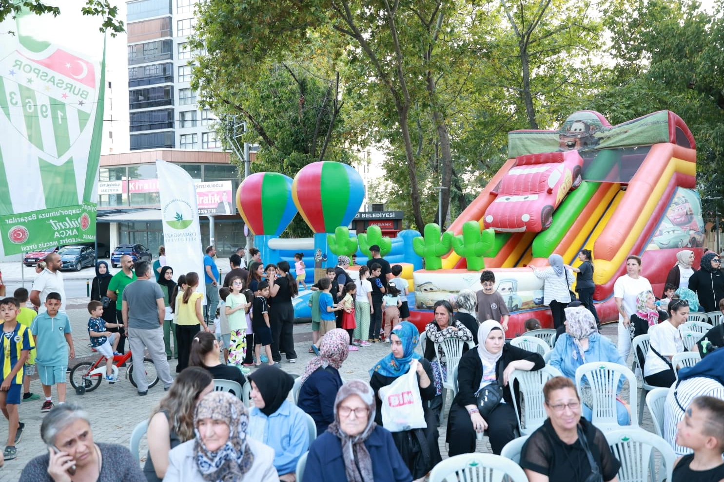 Osmangazi'de Eğlence Mahalle Mahalle Geziyor