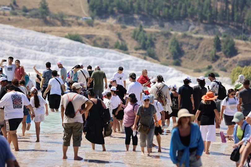 Satranç sporcuları Pamukkale ve Hierapolis'i keşfetti