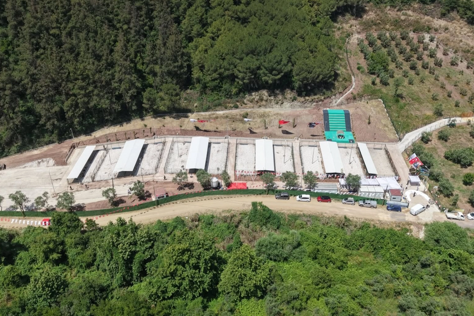 Gemlik'te barınak ziyaretçilere hep açık