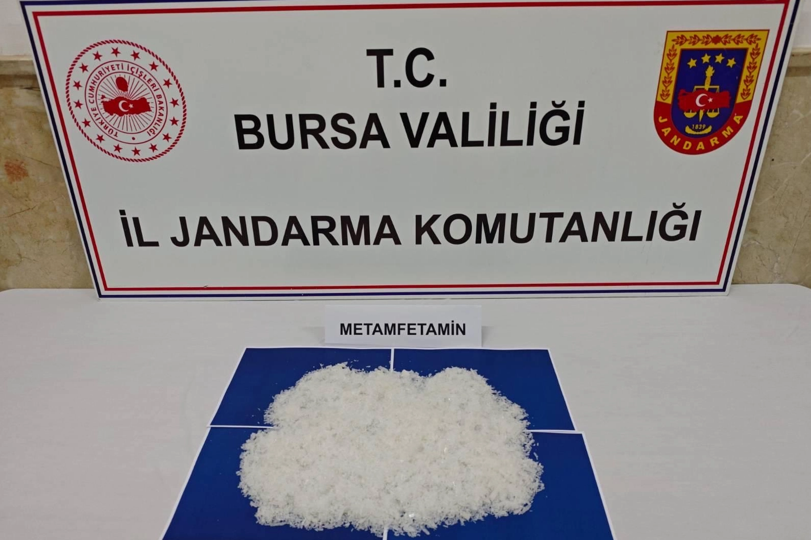 Gürsu'da uyuşturucu operasyonu... İş yerinden 1,9 kilogram metamfetamin çıktı