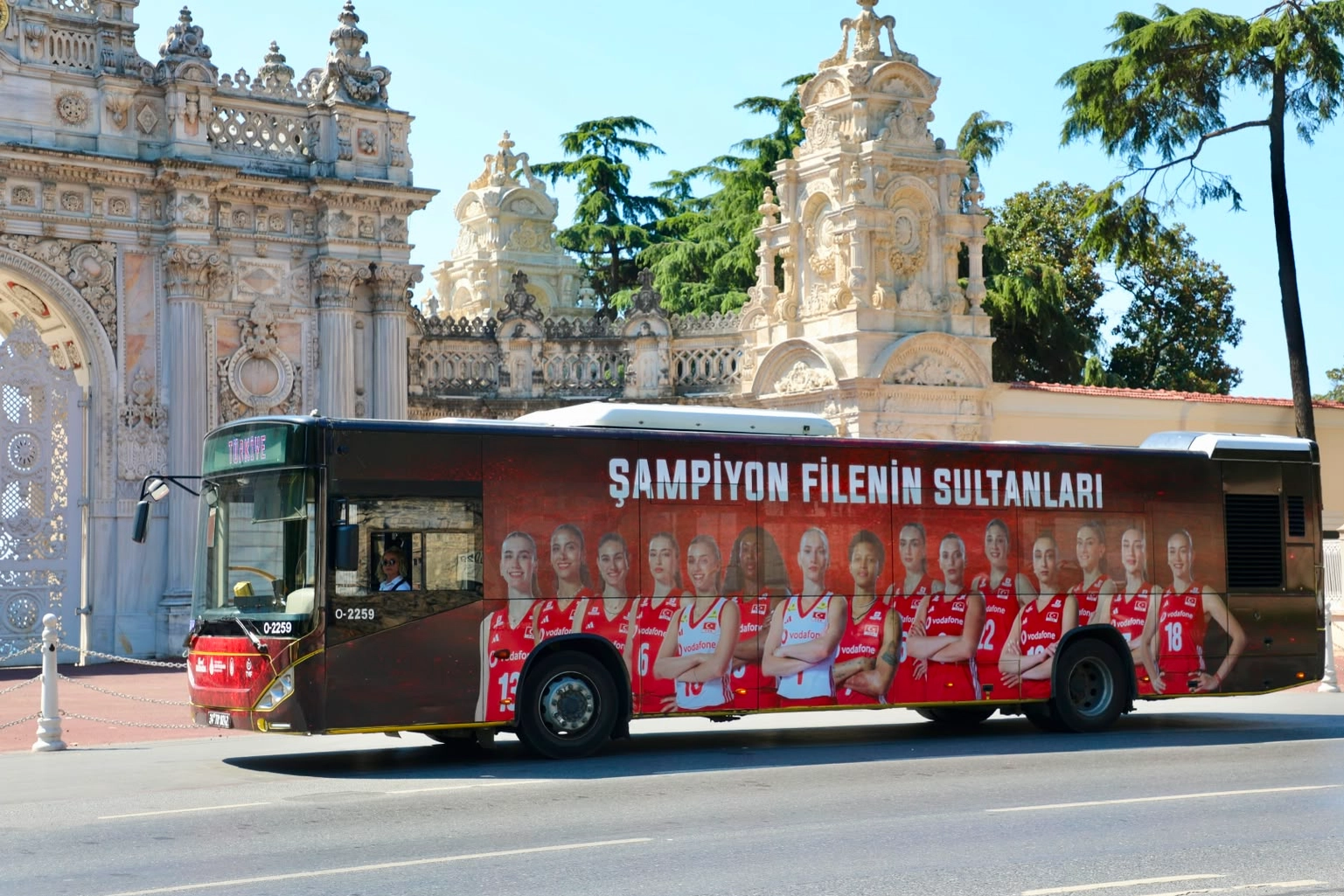Şampiyonlar, İETT ile İstanbul'da