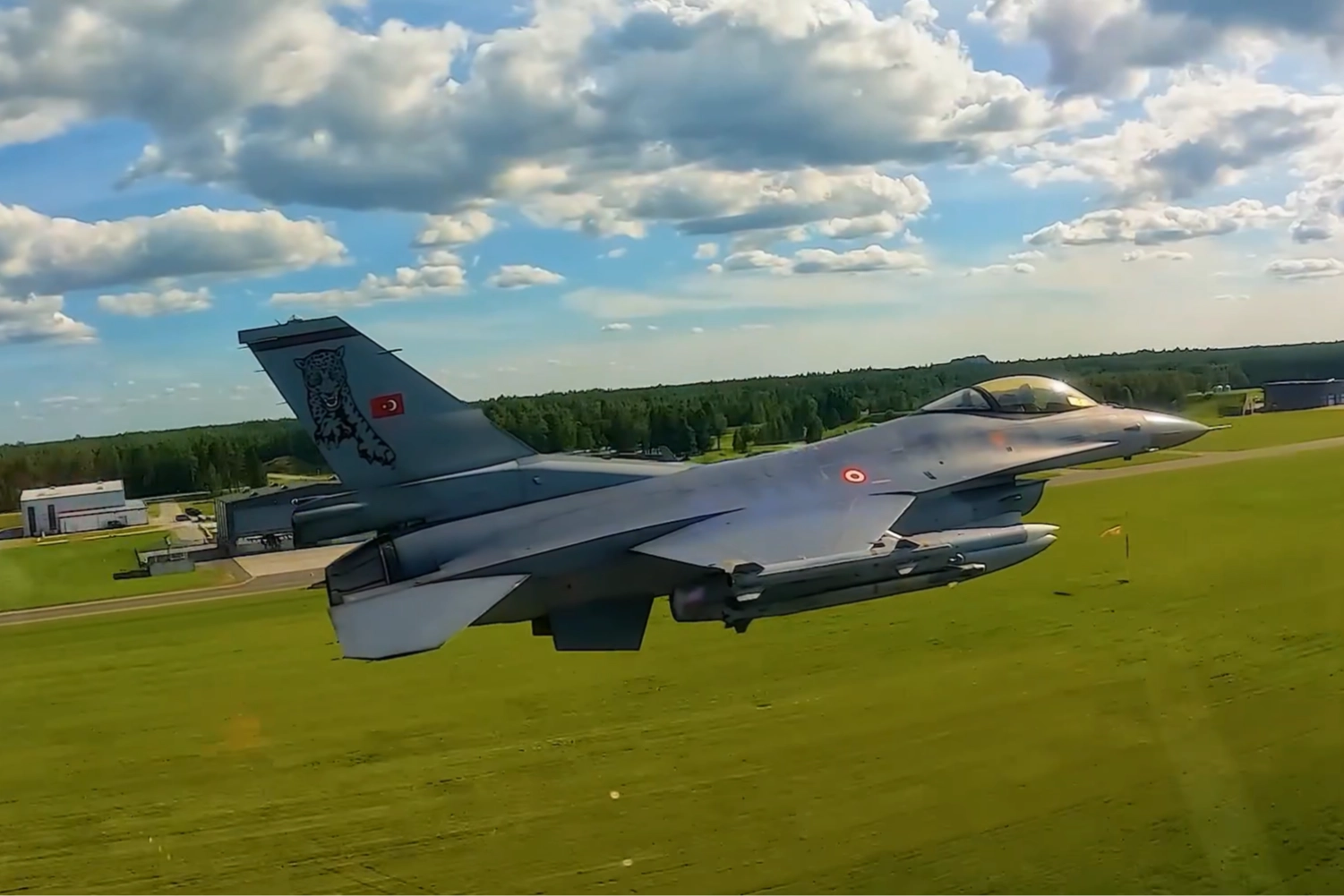 Türk F-16'ları Estonya semalarında