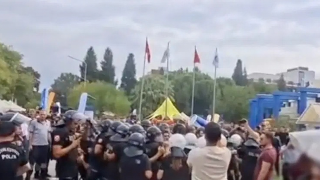 Ege Üniversitesi'nde Stant Gerilimi: 27 Öğrenci Gözaltına Alındı!