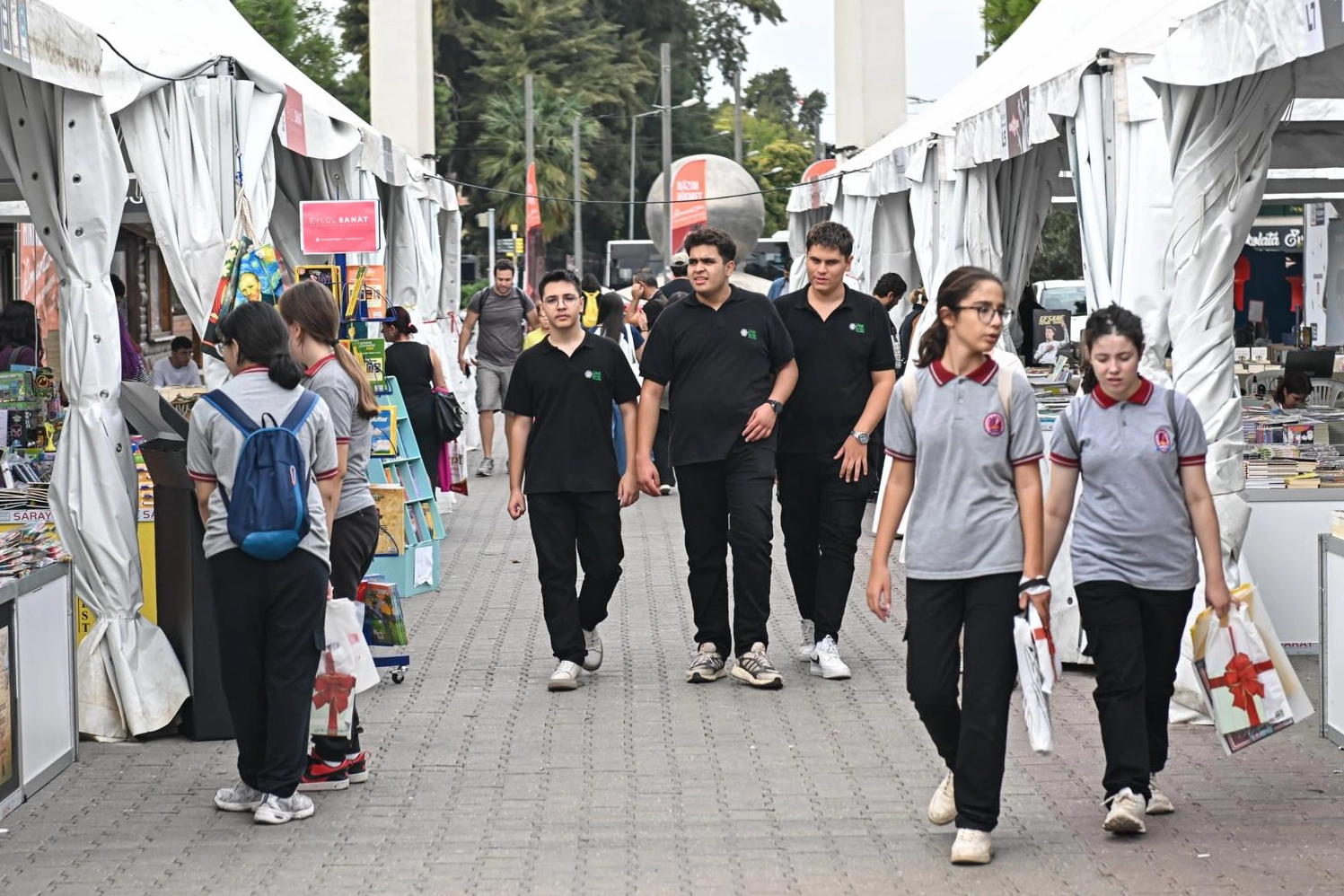 İZKİTAP Kültürpark'ta kitapseverleri buluşturuyor
