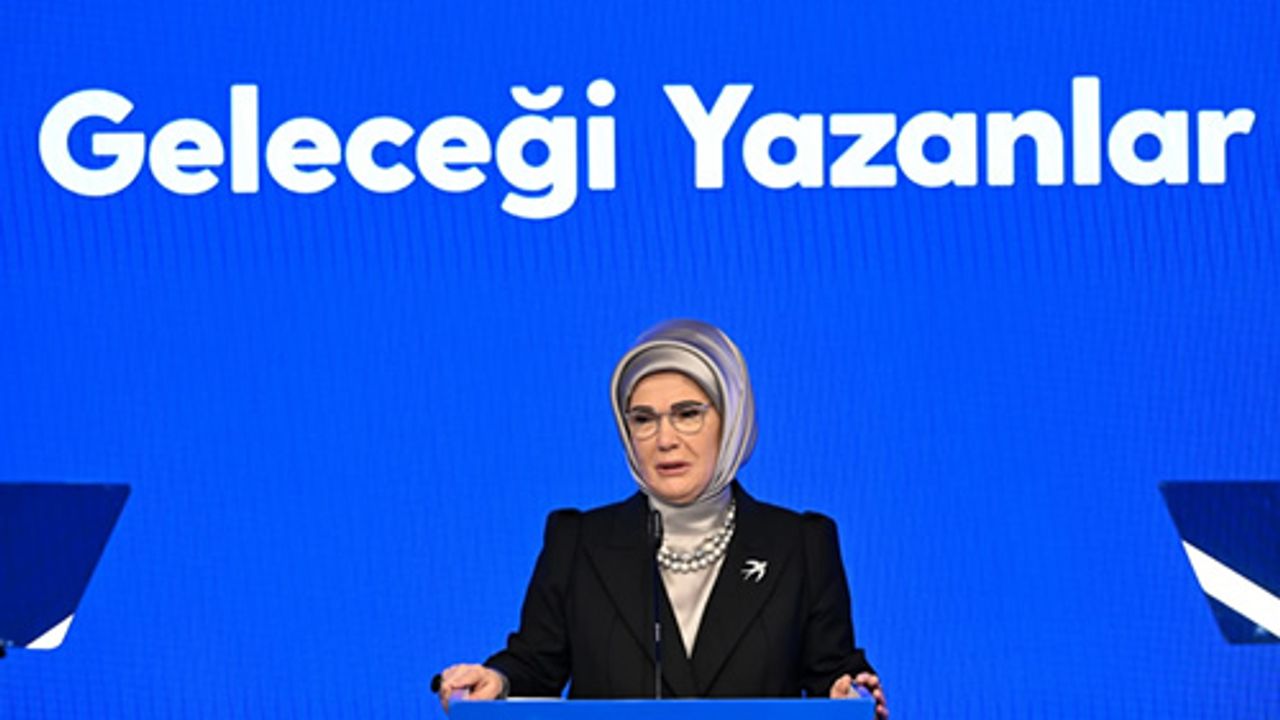 Emine Erdoğan, “Geleceği Yazanlar Platformu 10. Yıl Etkinliği”ne katıldı