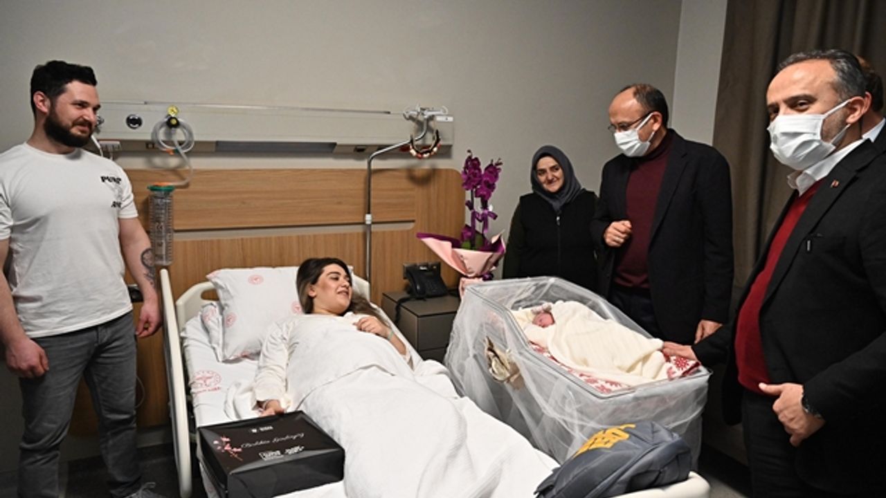 Başkan Alinur Aktaş'tan yılın son ve ilk bebeklerine ziyaret