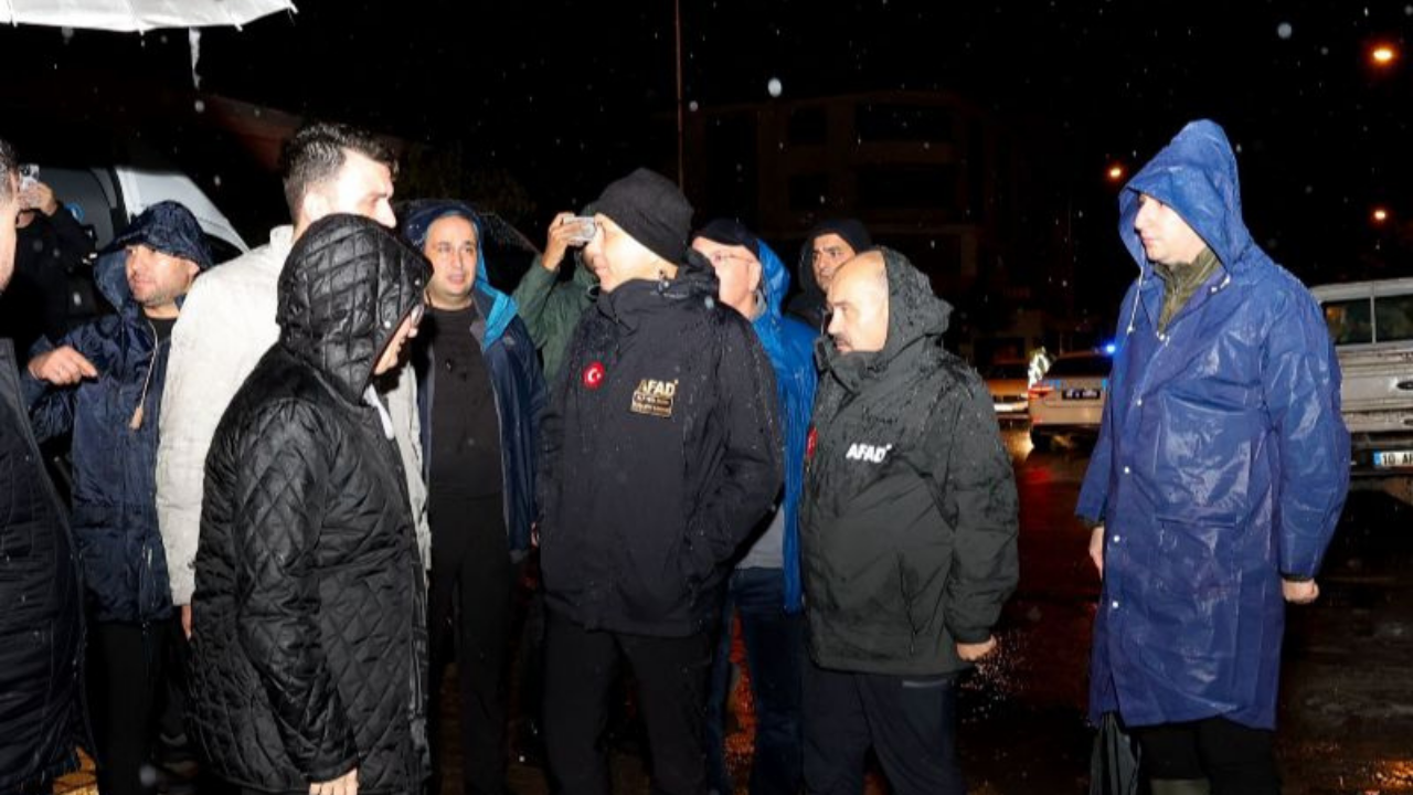 BALIKESİR DEPREMİ: 6.1 Büyüklüğündeki Sarsıntı İstanbul Dahil Tüm Marmara’yı Salladı!