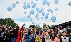 Bursa'da Mavi balonlar Filistinli çocuklar için gökyüzüne bırakıldı