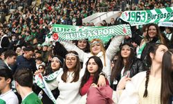 Bursaspor’un maçını öğrencilerle birlikte izledi