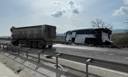 Yolcu otobüsüne tır çarptı: Çok sayıda yaralı var