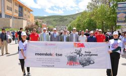 Bayburt’ta Gençlik Yürüyüşü Renkli Görüntülere Sahne Oldu