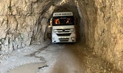 Taş Yolu Tır Kazası Nedeniyle Ulaşıma Kapatıldı