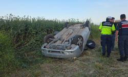 Bursa'da Otomobil Şarampole Yuvarlandı: 5 Kişi Yaralandı