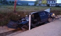 Kastamonu'da Tofaş Otomobil Refüje Çarptı: 2 Kişi Yaralandı
